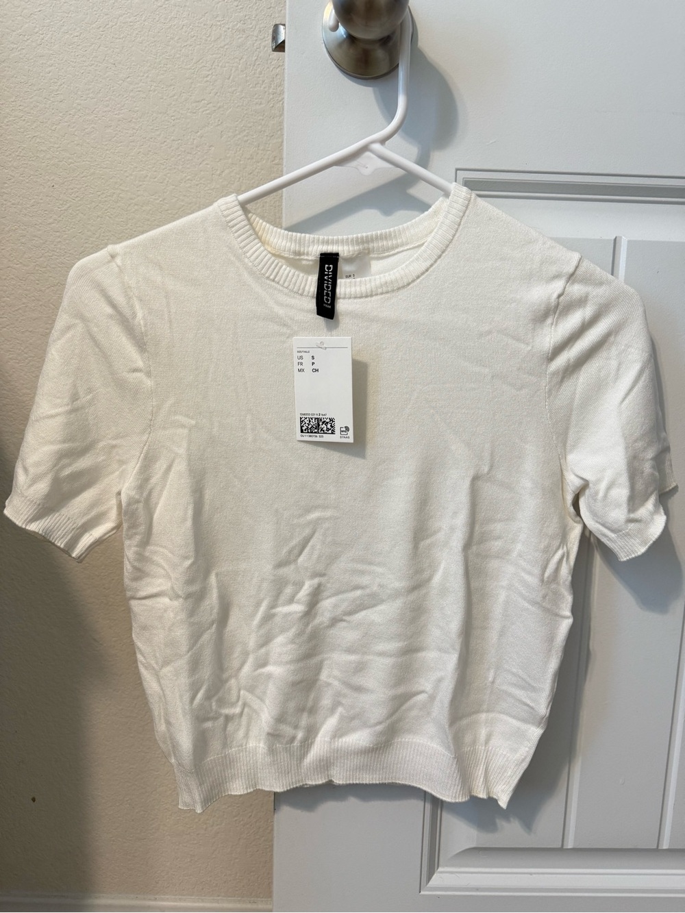 H&M White Short Sleeve Crewneck Knit Top - Women's